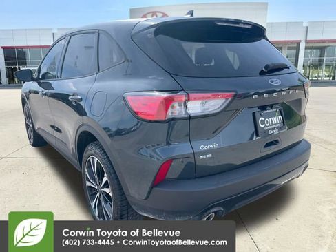 Used 2022 Ford Escape SE w/ SE Sport Appearance Package AWD/4WD image 3
