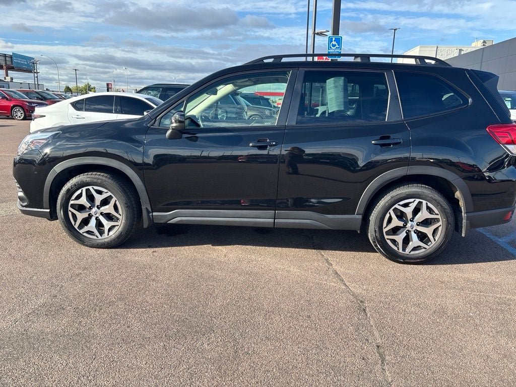 Used 2022 Subaru Forester Premium AWD/4WD image 8