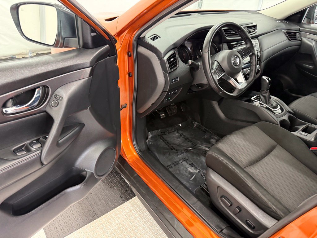 Used 2020 Nissan Rogue SV FWD image 30