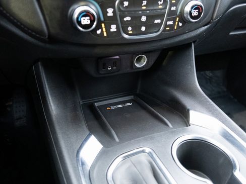 Used 2023 Chevrolet Traverse LT image 5