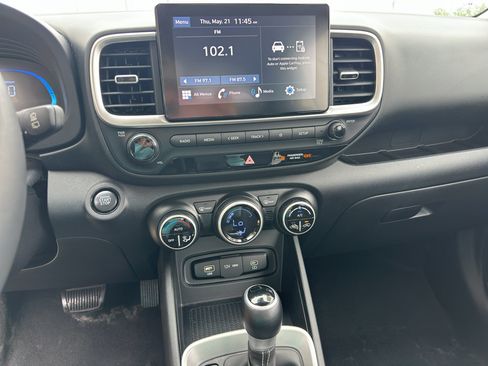 Used 2025 Hyundai Venue SEL FWD image 18