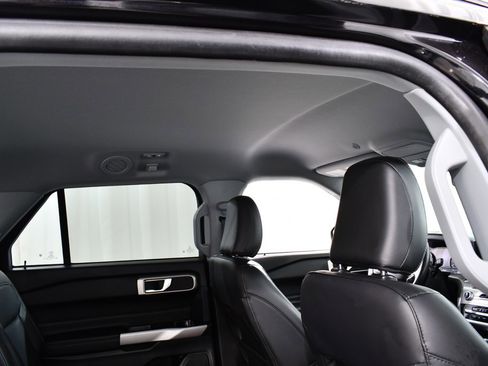 Used 2022 Ford Explorer XLT w/ Equipment Group 202A image 18