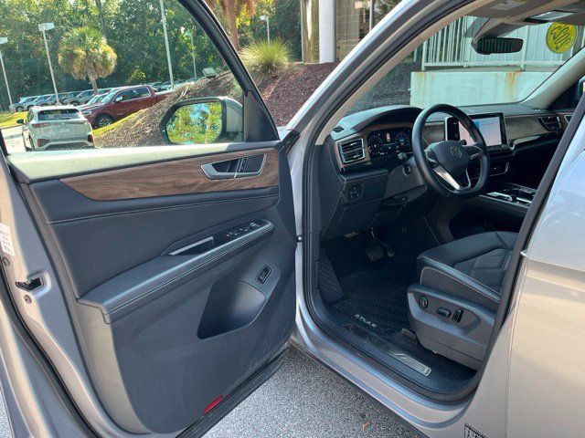 Used 2025 Volkswagen Atlas SE FWD image 4