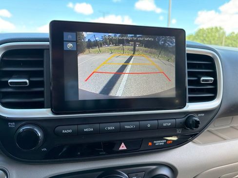 Used 2025 Hyundai Venue SEL FWD image 11
