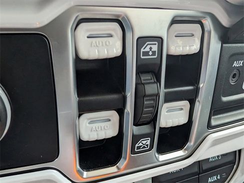 Used 2025 Jeep Gladiator Mojave image 21