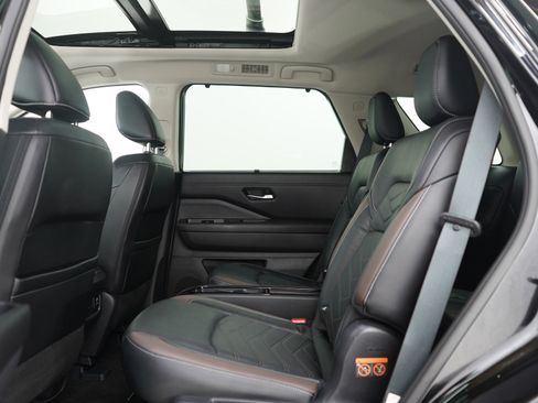 Used 2023 Nissan Pathfinder Platinum w/ Lighting Package (N93) image 19