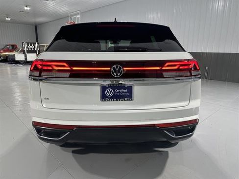 Certified 2024 Volkswagen Atlas Cross Sport SE image 6
