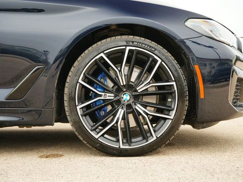 Used 2021 BMW 530e xDrive w/ Executive Package image 9