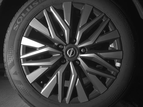 Used 2025 Nissan Altima 2.5 SV FWD image 15