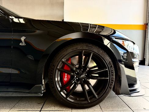 Used 2020 Ford Mustang Shelby GT500 w/ Technology Package RWD image 7