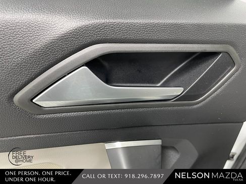 Used 2021 Volkswagen Tiguan SE w/ Panoramic Sunroof Package image 35