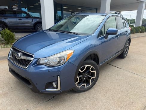 Used 2016 Subaru Crosstrek 2.0i Premium AWD/4WD image 2