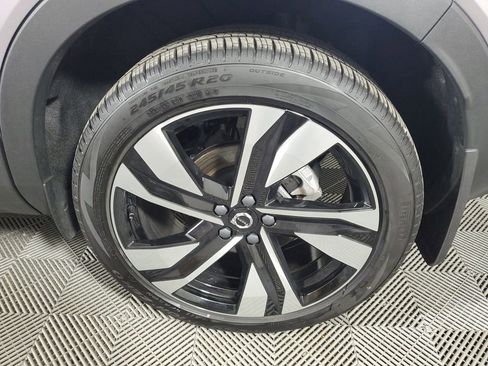 Used 2026 Volvo XC40 B4 Plus w/ Climate Package image 13