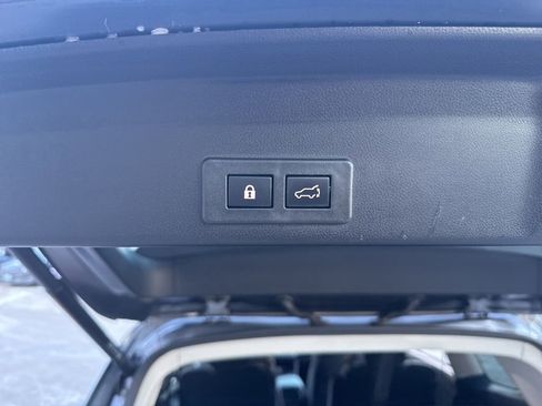 Used 2023 Subaru Ascent Premium w/ Convenience Package image 23