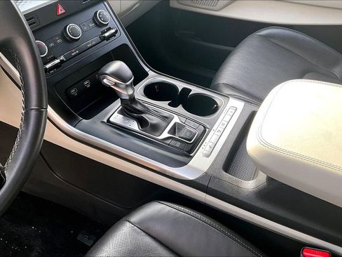 Used 2024 Kia Carnival LX image 18