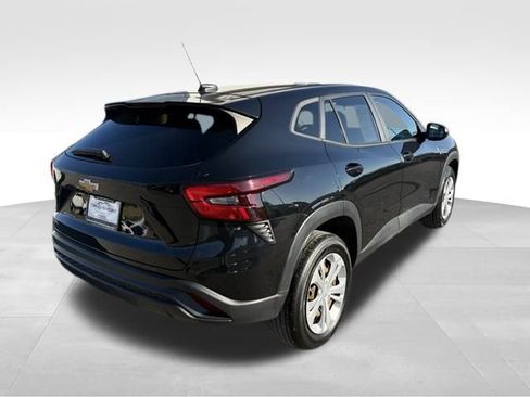 Used 2024 Chevrolet Trax LS image 10