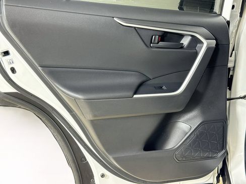 Certified 2021 Toyota RAV4 LE AWD/4WD image 21