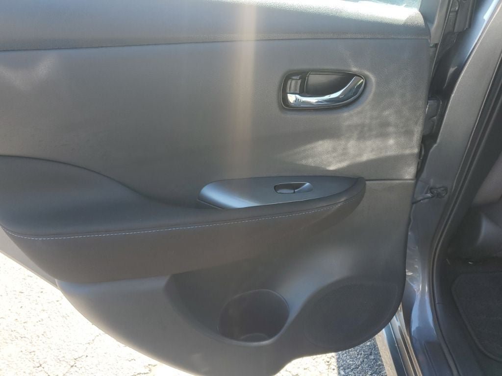 Used 2025 Nissan Leaf S FWD image 31