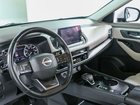 Used 2025 Nissan Rogue SV FWD image 22