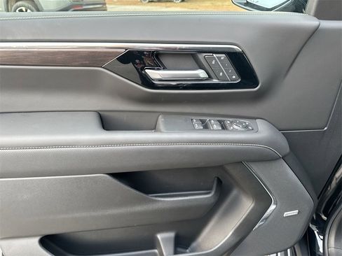 New 2026 Chevrolet Suburban Premier image 15