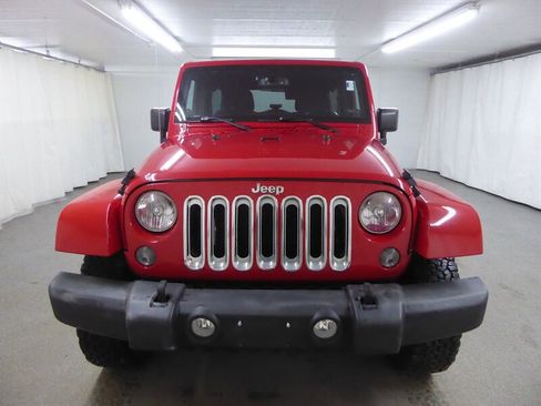 Used 2014 Jeep Wrangler Unlimited Sahara image 2