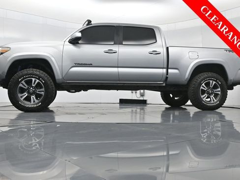 Used 2016 Toyota Tacoma TRD Sport image 47