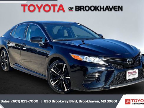 Used 2020 Toyota Camry XSE FWD image 1