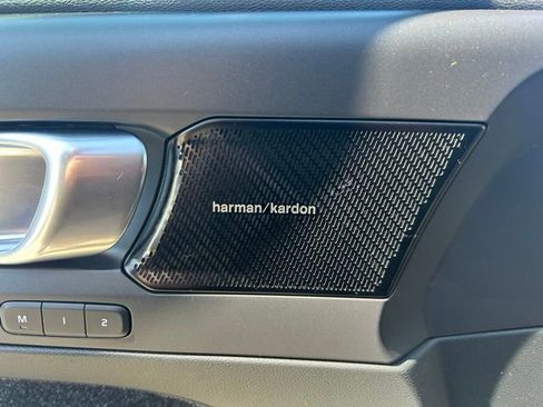 Used 2019 Volvo XC40 T5 Momentum image 13