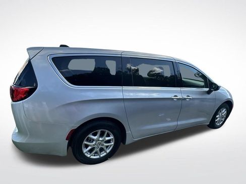 Used 2023 Chrysler Voyager LX FWD image 10