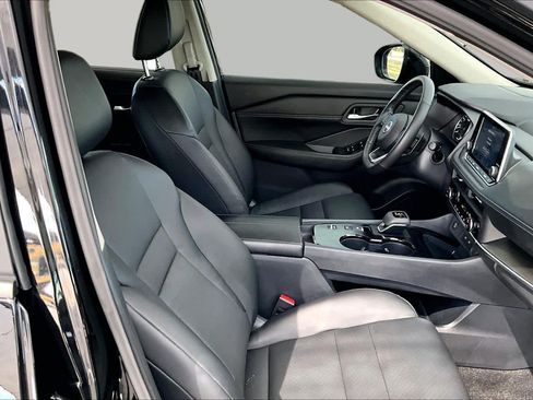 Certified 2024 Nissan Rogue SV w/ SV Premium Package FWD image 9