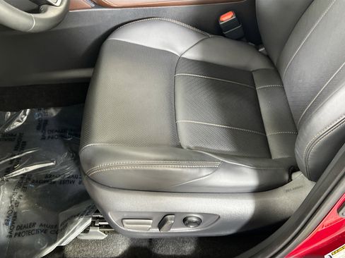 Used 2024 Toyota Venza Limited image 18