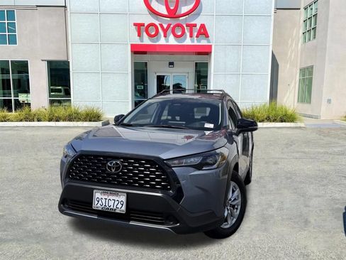 Used 2025 Toyota Corolla Cross LE AWD/4WD image 4