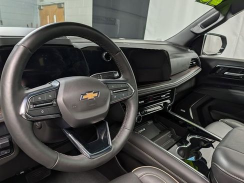 Used 2025 Chevrolet Suburban Premier image 22