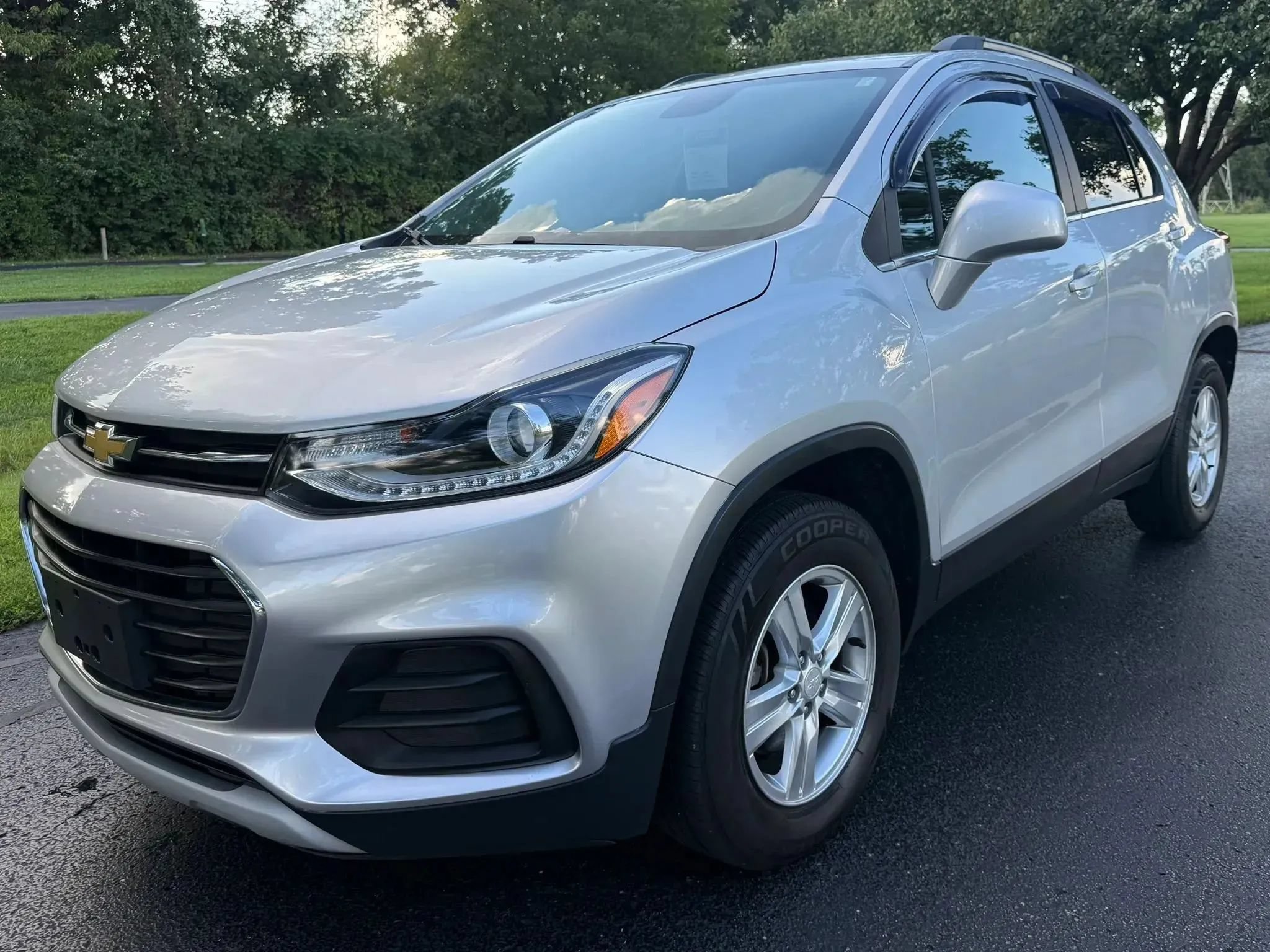 Used 2017 Chevrolet Trax LT AWD/4WD image 2