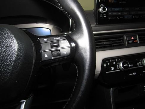 Used 2024 Honda Pilot Elite image 6