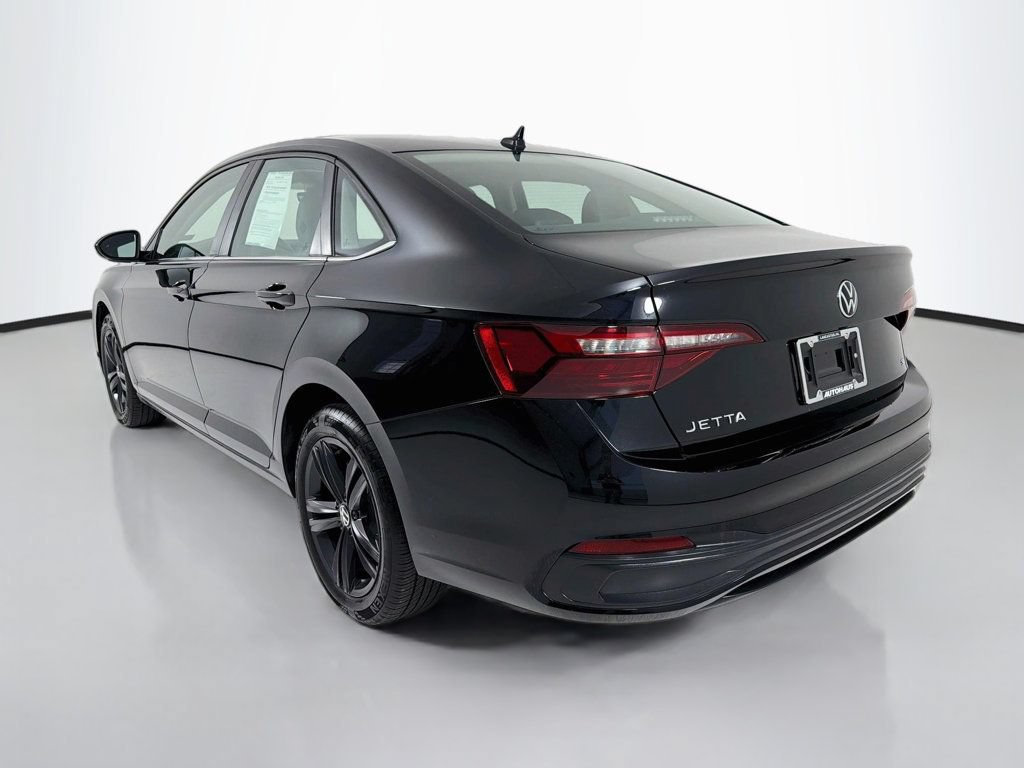 Used 2024 Volkswagen Jetta SE w/ Panoramic Sunroof Package FWD image 5