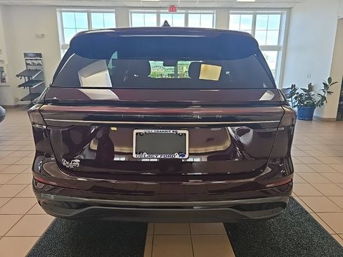 Used 2025 Lincoln Nautilus Premier w/ Equipment Group 102A AWD/4WD image 5