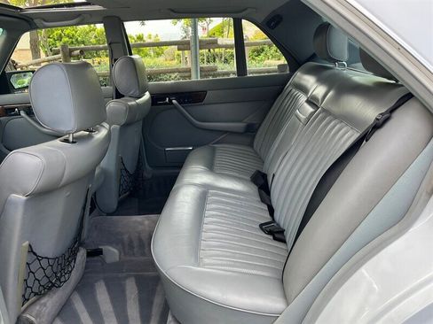 Used 1987 Mercedes-Benz 560 SEL image 17