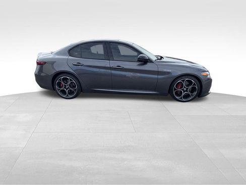 Used 2023 Alfa Romeo Giulia Veloce image 4