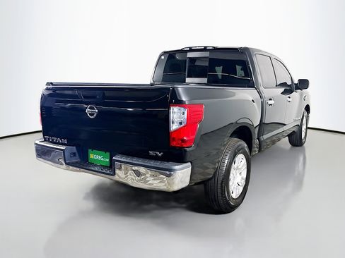 Used 2017 Nissan Titan SV image 10