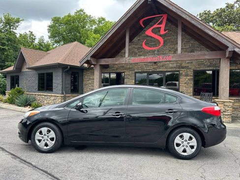 Used 2015 Kia Forte LX FWD image 2