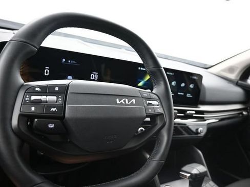 Used 2026 Kia Sportage LX FWD image 10