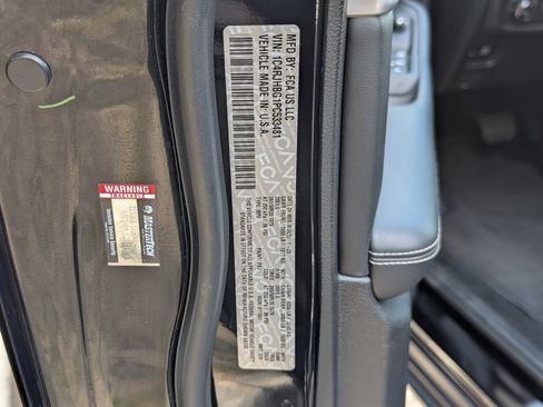 Used 2023 Jeep Grand Cherokee Limited w/ Black Appearance Package image 37