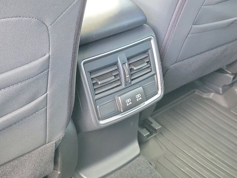 Used 2023 Subaru Forester Premium AWD/4WD image 15