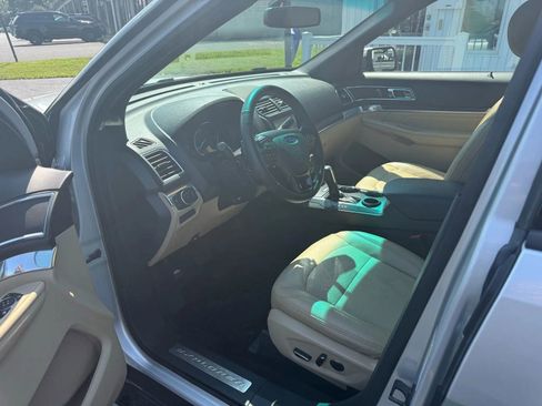 Used 2017 Ford Explorer Limited image 14