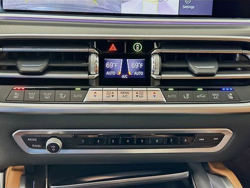 Used 2022 BMW X6 xDrive40i w/ M Sport Package image 16