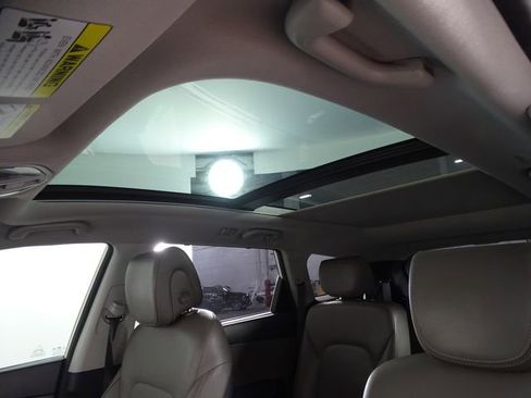 Used 2018 Hyundai Santa Fe Limited image 10