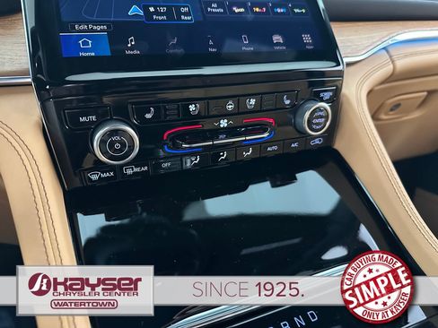 Used 2025 Jeep Grand Cherokee Summit AWD/4WD image 31