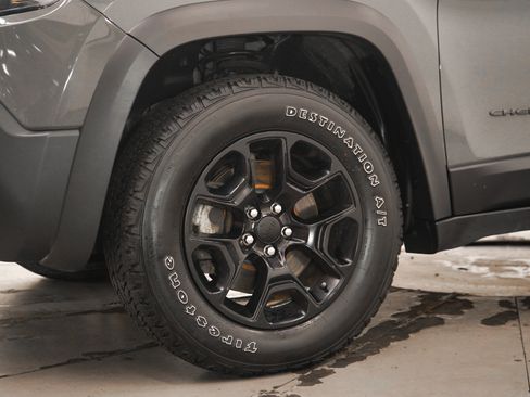 Used 2022 Jeep Cherokee Trailhawk w/ Trailhawk Elite Value Package AWD/4WD image 30