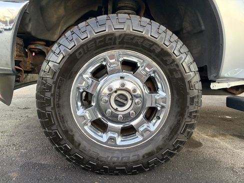 Used 2016 Ford F250 XLT w/ XLT Premium Package image 17